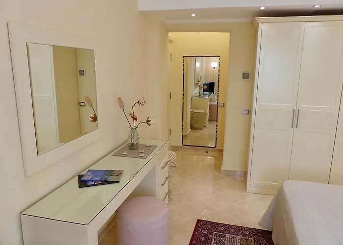 Peaks - Palm Piazza - & Pool Access Apartment *